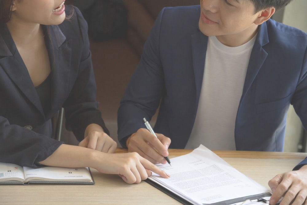 Comprendre les tenants et aboutissants du Contrat de Bail Commercial : une perspective juridique