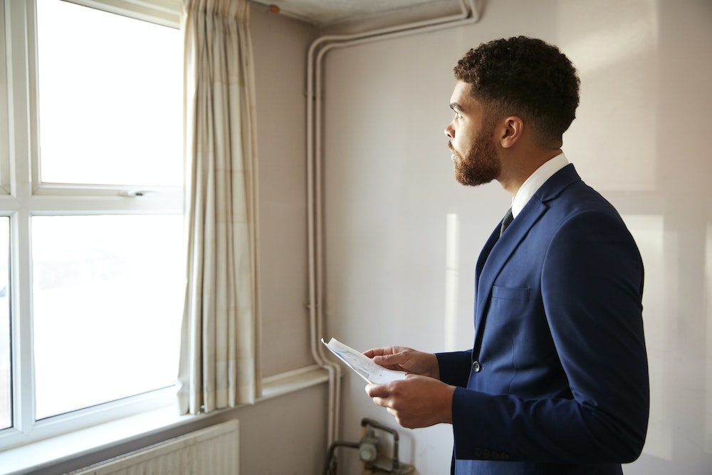 La loi Hoguet et l'estimation immobilière : un cadre législatif essentiel pour protéger les clients
