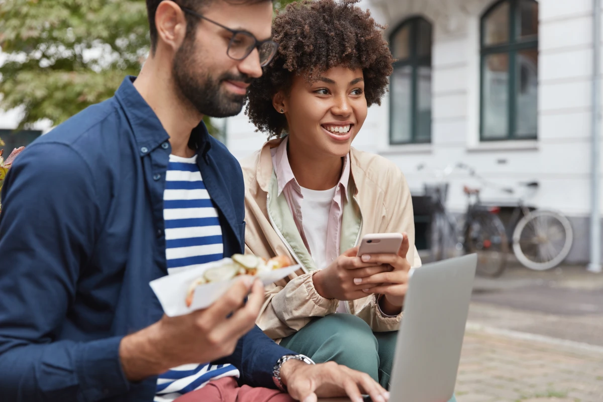 L'adaptation des lois face à l'essor des courses en ligne : un enjeu crucial